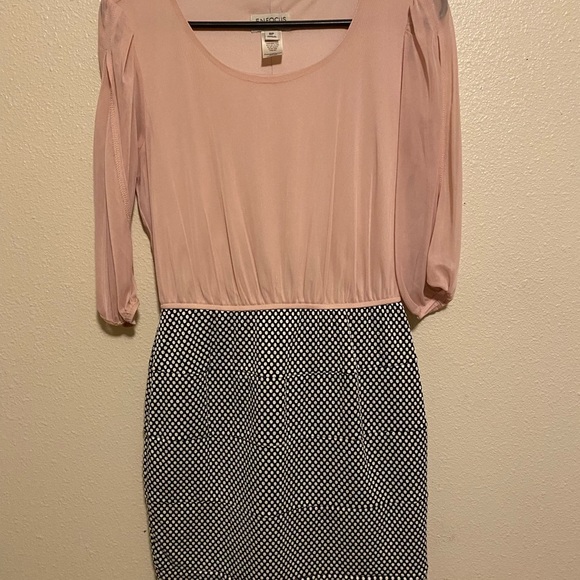 A pink dress with checkered board bottoms size P8 color pink - Picture 2 of 3
